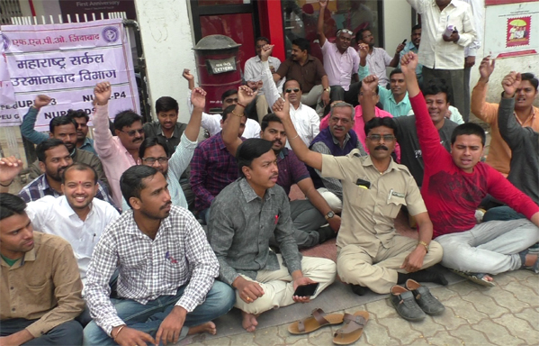 टपाल कर्मचारीही संपावर